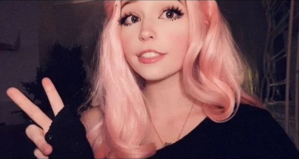 Mira la historia de Snapchat de Belle Delphine con vestido negro en Patreon en Porno dominicano